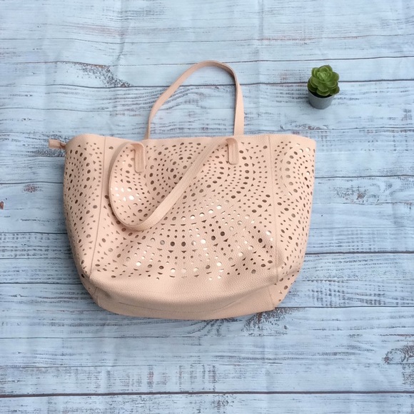 Bath & Body Works Handbags - Pink Tote Bath & Body Works Handbags - Pink Tote